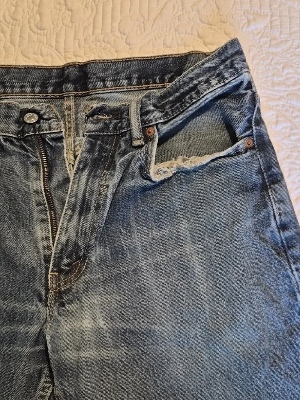 Levi's Men's Distressed Dark Blue Straight Jeans 33x32